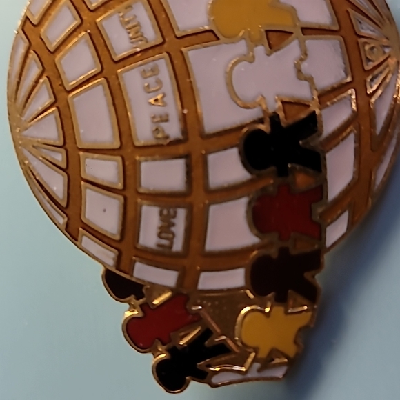 Love, Peace, Unity Brooch - Picture 3 of 4
